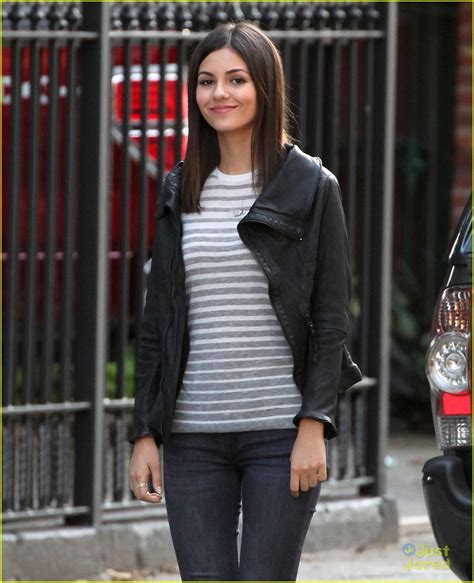 Victoria Justice Is Eye Candy On Set In Nyc Photo