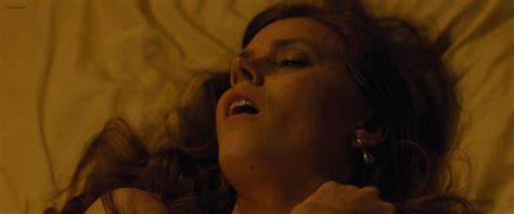 amy adams nude briefly topless and very hot and jennifer lawrence very hot american hustle