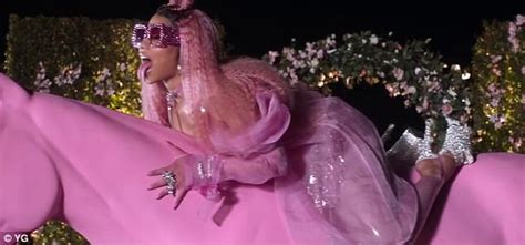 Nicki Minaj Flaunts Her Curves In Yg S Big Bank Video As She Raps