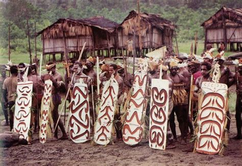 suku papua sejarah kebudayaan adat istiadat lengkap lezgetreal