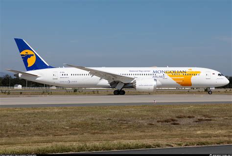 ei mgl miat mongolian airlines boeing   dreamliner photo