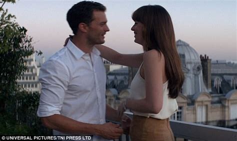 Jamie Dornan Shows Off Buff Physique In Fifty Shades Freed Daily Mail