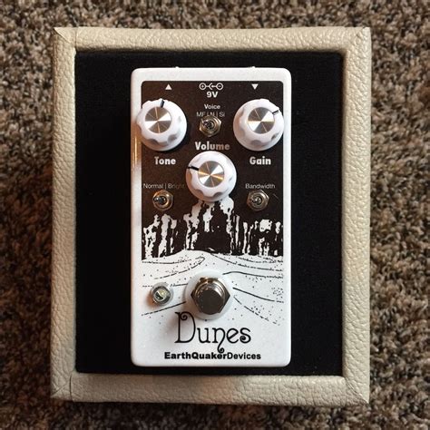 earthquaker devices dunes overdrive pedal   day earthquaker devices pedalboard guitar