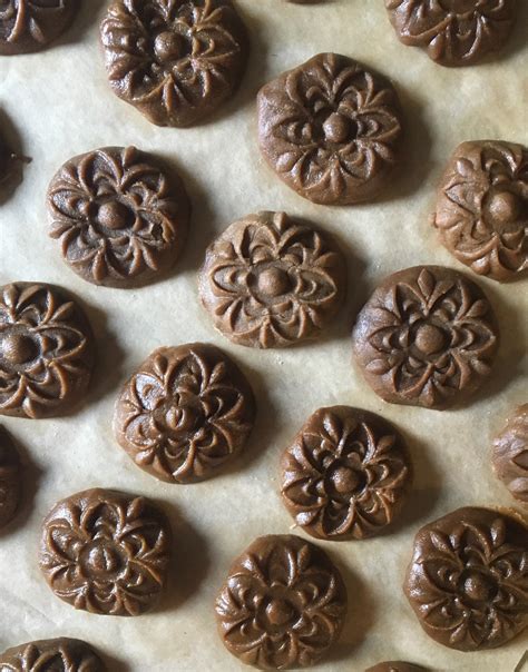 molded gingerbread    special treat heritage cookies