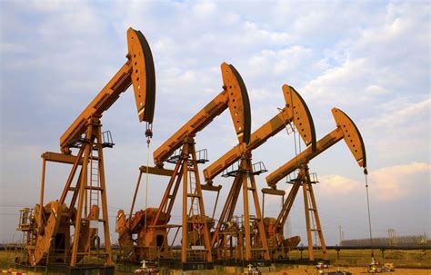 le petrole tombe  son  bas niveau depuis  le devoir