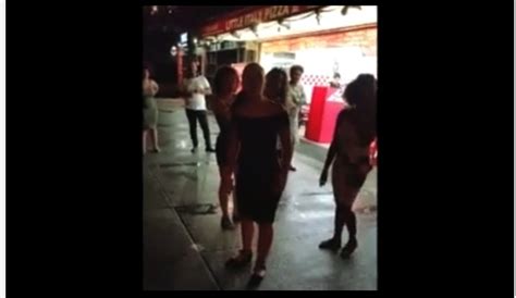 【野良ション】赤線街で野良ションをしている売春婦をスマホ撮影してます『公共の場でおしっこ』 お漏らしテレビ