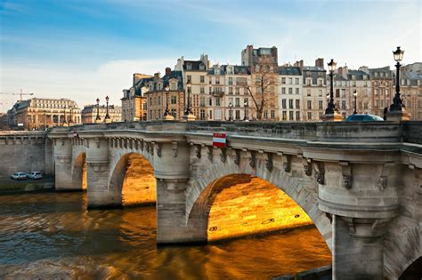 pont neuf   stunning view   seine  city   centuries  bridge  guides