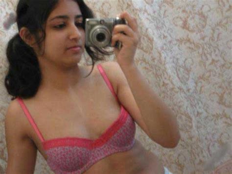 Hot Selfie Pics Me Indian Babe Loda Ko Chusa Laga Ke Aur
