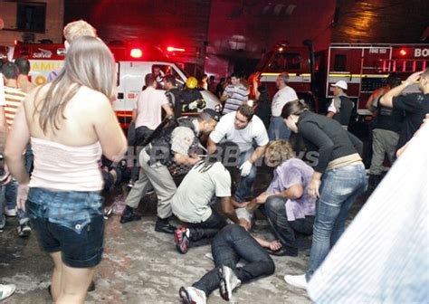 ブラジルのナイトクラブで火災、245人死亡 写真5枚 ファッション ニュースならmode Press Powered By Afpbb News