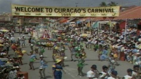 groot feest op curacao carnaval bestaat  jaar nos jeugdjournaal