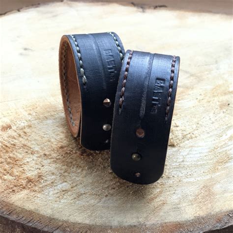 armband van zwart leder leather accessories handmade handmade leather iphone  arm band