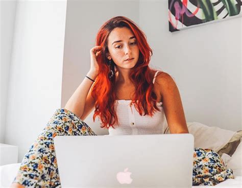 27 year old shares how she makes 1 100 a day online be patient
