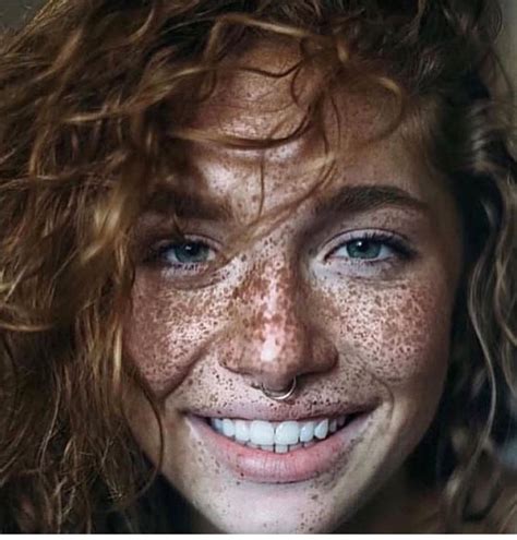 pin by andrea lambert on mundo women with freckles beautiful