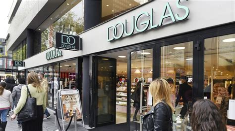parfumerieketen douglas sluit  winkels mogelijk ook  nederland rtl nieuws