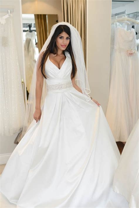 jasmin walia stuns in plunging bridal dress as she reveals £1million