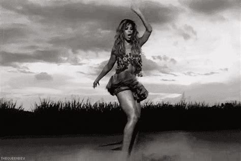 beyonce knowles dancing find and share on giphy