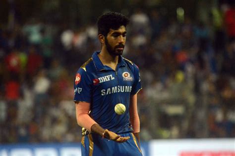 jasprit bumrah steals  show  indian cricket heroes event