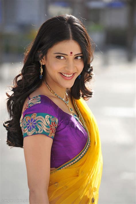 Sexy Masala Babe Shruti Hassan Wearing Saree Pics