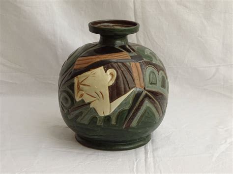 fouillen paul   hb quimper vase boule en gres  decor en leger relief dun couple de