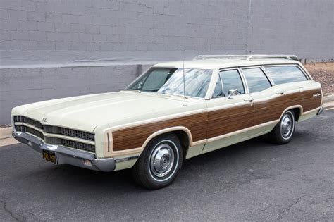 reserve  ford  country squire  sale  bat auctions sold    july