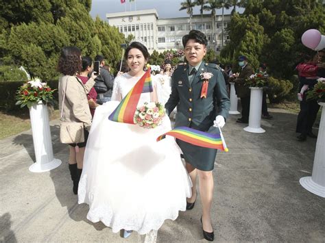 Two Same Sex Couples Make History In Taiwan Military Mass