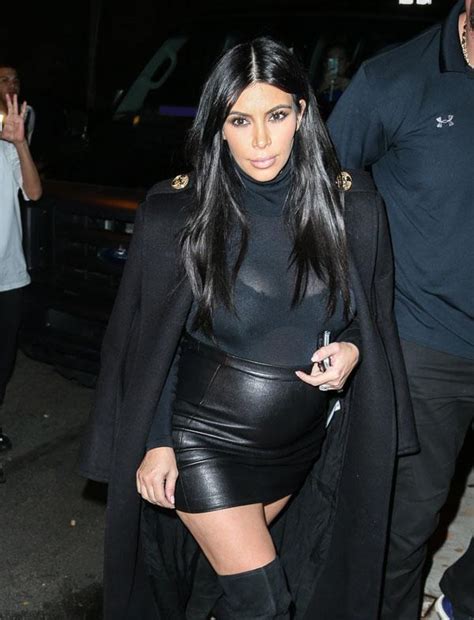 Oops Kourtney Kardashian Suffers Wardrobe Malfunction