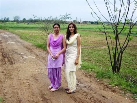 Pakistani And Indian Villages Hot Desi Girls Photos In