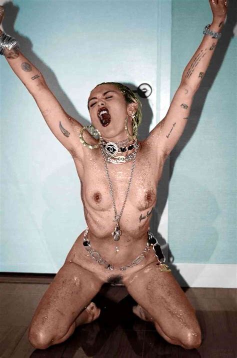 miley cyrus shows pussy and nude tits