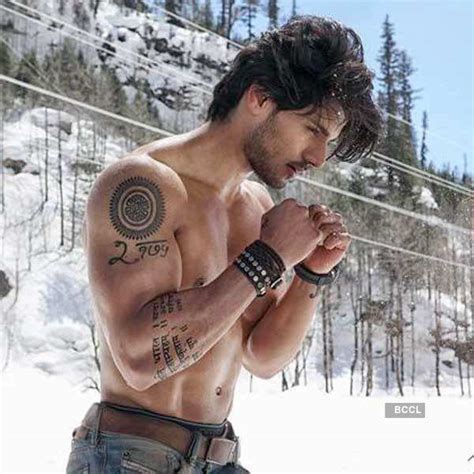 Sooraj Pancholi Flaunts His Hot Body