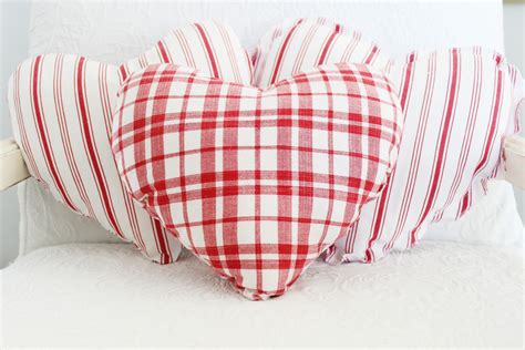 diy heart pillows heart pillows valentines pillows pillows
