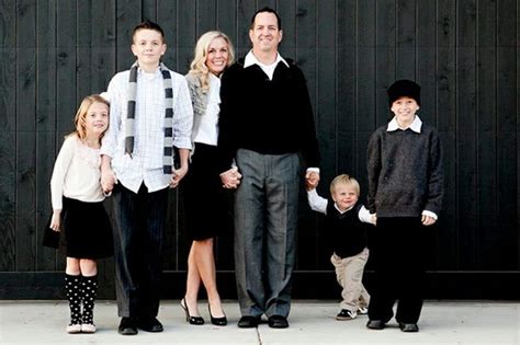 family picture clothes  color black  white capturing joy  kristen duke fotoidei dlya