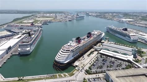 port canaveral hosts  cruise ships   day