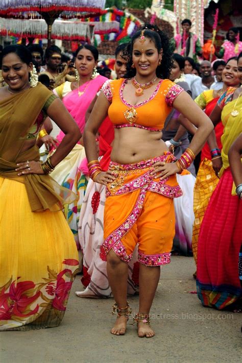 men women photos suja hot navel and cleavage show for