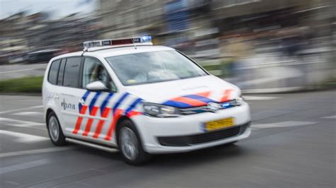 wildwest op snelweg politie achtervolgt auto tot diep  belgie rtl nieuws