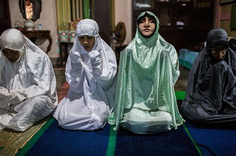 Transgender Muslims Find A Home For Prayer In Indonesia The New York