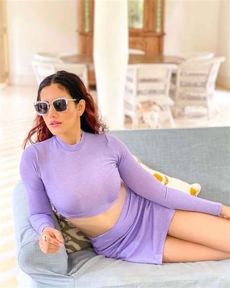 sonnalli seygall is super sexy and hot diva s instagram pictures are proof