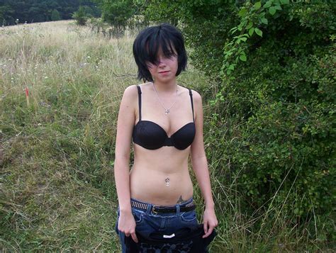 amateur ugly emo teen nude outdoor high definition porn pic amateur