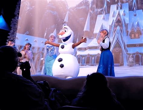 video frozen sing  show  disneys hollywood studios    holiday finale