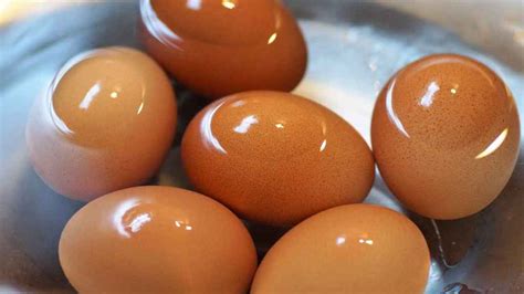 de una vez por todas hay  lavar los huevos antes de cocinarlos