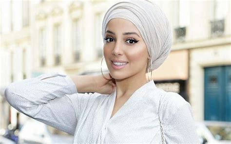 ophef om marokkaanse met hoofddoek  campagne loreal foto