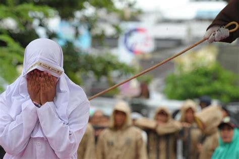 Woman Screams In Pain During Caning In Indonesia S Aceh Asia News