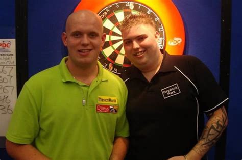 world darts championship final hilarious mvg and smith photo emerges