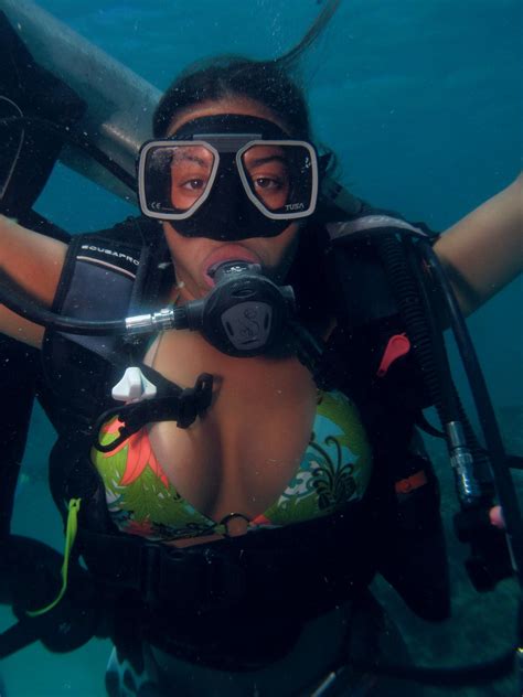 Pin By Chris Thordsen On Scuba And Snorkeling Scuba Diver Girls