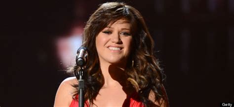 Kelly Clarkson Weight Loss Singer Debuts Svelte Figure At