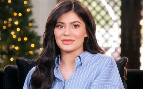Pregnant Kylie Jenner Is Nervous And Excited Approaches Motherhood