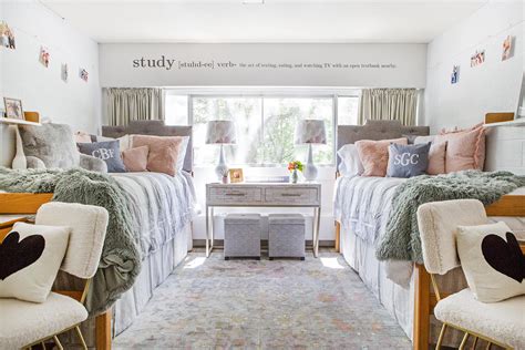 Create A Home Away From Home With These Dorm Decorating
