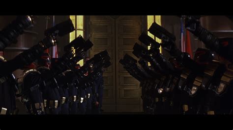 judge dredd 1995 stunt lawgiver