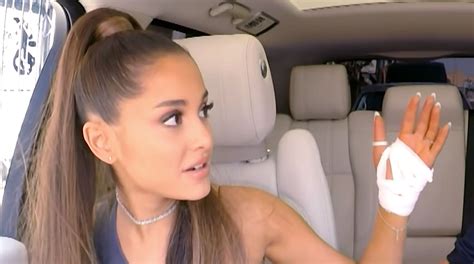 Ariana Grande S Bandaged Hand Mystery Is Finally Solved Huffpost