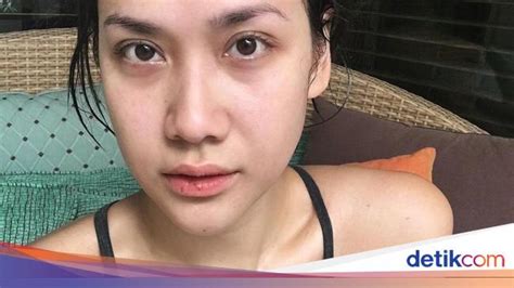 10 Foto Bcl Tanpa Makeup Tetap Cantik Walau Bibir Kering