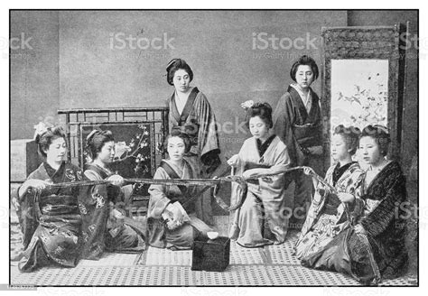 Foto Antik Wanita Jepang Mengenakan Pakaian Tradisional Ilustrasi Stok